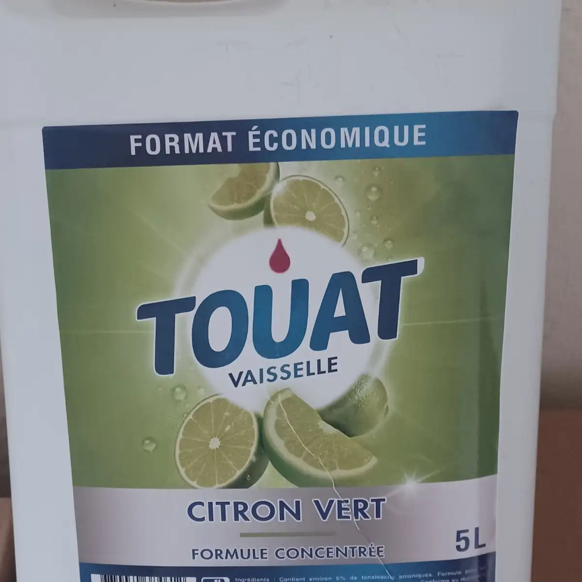 Liquide vaisselle aux fruits rouges