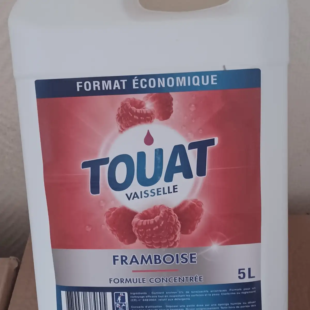 Liquide vaisselle aux fruits rouges